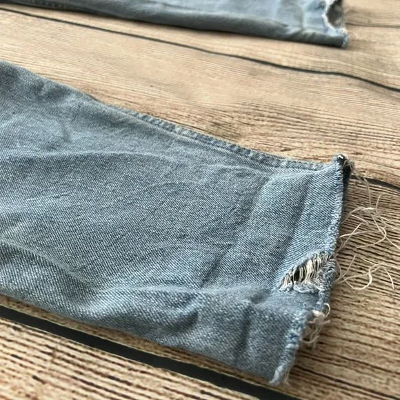 B1 — ABERCROMBIE & FITCH blue high rise destroyed girlfriend denim jeans 2R - Picture 4 of 8